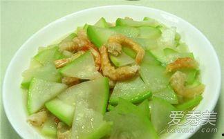 蒲瓜给鸽子吃,一段温馨的田园生活片段